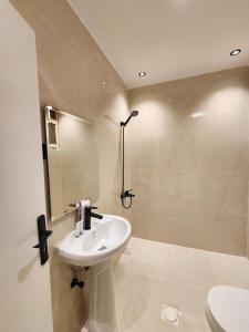 ComfyStay KSA - Boho-Chic Studio Near Cafés