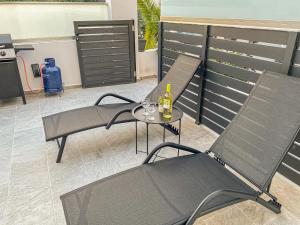 Comfy apartment with small private pool, Fiber internet and private parking