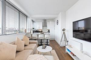 Luxury 2-Bed Hove Suite Escape