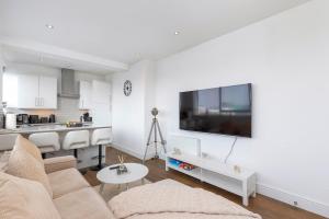 Luxury 2-Bed Hove Suite Escape
