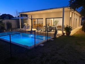 Villa moderne avec piscine chauffée