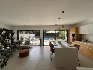 Villas Villa moderne avec piscine chauffee : photos des chambres