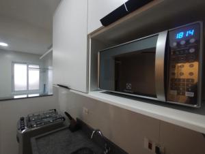 Apartamento Novo na Praia da Guilhermina com Ar Condicionado, Estacionamento Gratuito e WiFi