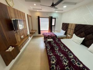 Takkars Residency 5 min walk from Golden temple