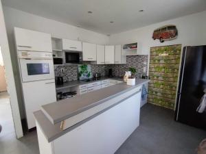 La maison blanche et rouge