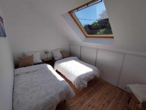 La maison blanche et rouge