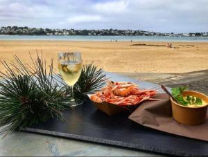 Maisons de vacances Kervig maison a 2 pas des plages : photos des chambres