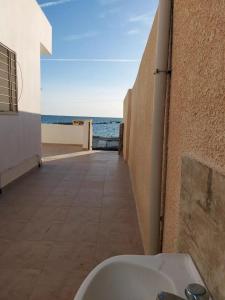 Charming waterfront studio