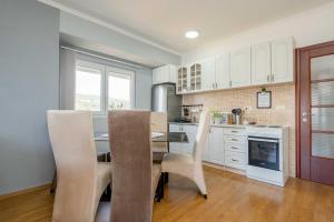 Azzurro Apartment in Utjeha