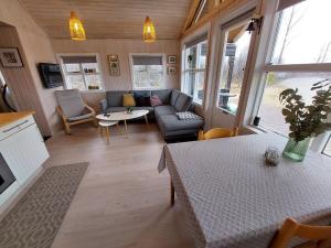 Cozy cabin, hot tub, beautiful nature