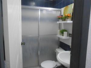 Bello Apartamento en Tucacas, frente al Mar, piscinas y playa privada