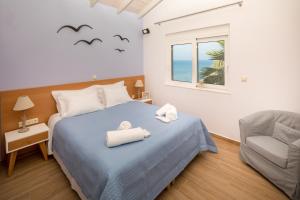 Big Blue Villa in Kisamos, 10 meters from Sea