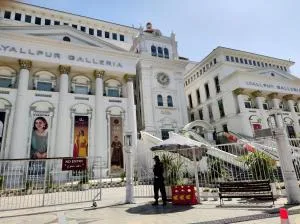 2-Bedroom Apartment with Living Room & Kitchenette in Lyallpur Galleria Mall, Parking and 24x7 security included, 2 BHK - Sāhīwāl