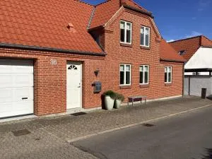 Dejlig feriehus i den gamle bydel - Løgstør