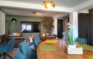 Cozy Home In Bouillon With Wifi