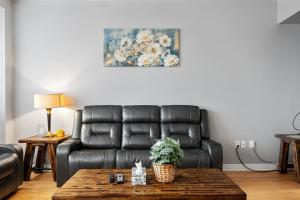 Amazing Spacious Grand stay in Center of Richmond hill