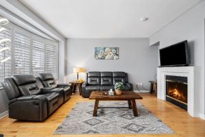 Amazing Spacious Grand stay in Center of Richmond hill