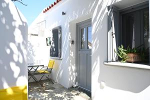Plakares Studio 1