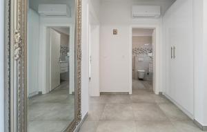 Gorgeous Apartment In Starigrad