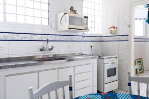 Pitangueiras Frente Total Mar pé na areia