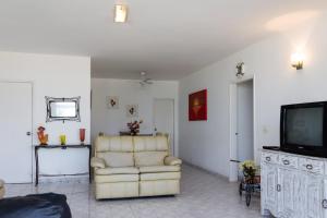 Pitangueiras Frente Total Mar pé na areia