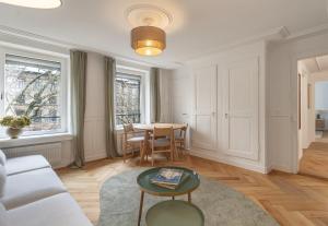 Boho Suite Zürich - 80 qm, 3 Schlafzimmer, Balkon & Zugang zur Dachterrasse mit Grill & Seesicht