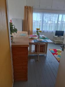 The beach hut 298 golden sands