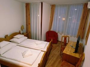 Double or Twin Room with Balcony room in Arany Szarvas Fogadó és Captain Drakes Pub