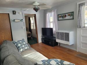 Castaway Cottage on Croton Pond #3