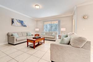 Spacious 6BR family villa, 10 min to Disney, private pool, resort waterpark