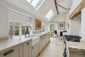 Mary Anne House 4 beds Parking & Garden