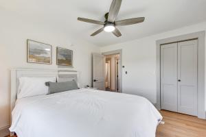 Acres Away Spacious Maine Retreat with Bunkhouse