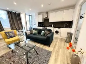 Lovely & Stylish 2 Bed Flat Close To Heathrow - 艾弗