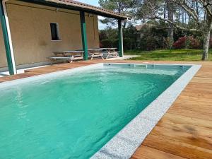 LOREE DE LA PLAGE, 15 pers, Charmante Maison rénovée classée 3 étoiles - Piscine chauffée - Terrain de pétanque - Ping pong à Vieux-Boucau