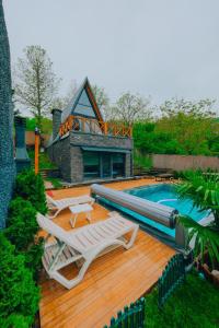 Sakarya Sapanca Memnuniye de 3 Oda1 salon Özel Havuzlu-Jakuzili-Şömineli-Korunaklı 8 Kişilik Bungalov