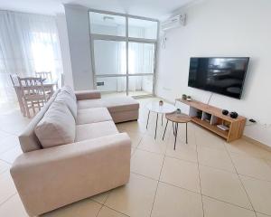 Bright Central Apartment