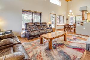 Close to Golf and Hiking Show Low Family Cabin