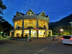 Qafqaz Manor Barn - Bum