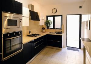 Spacious 3BR Apartment in Vibrant St Julians