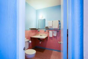 2 Queen Bed Smoking room in OYO Hotel Salem-Roanoke I-81
