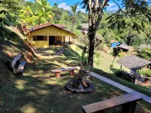 Espaço inteiro: Casa de campo nas montanhas - Guilherme Paster