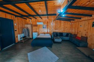 Sakarya Sapanca Memnuniye de 3 Oda1 salon Özel Havuzlu-Jakuzili-Şömineli-Korunaklı 8 Kişilik Bungalov