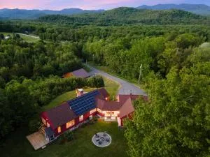 Ridgeview - 70 acre White Mountain estate with views - Rumney