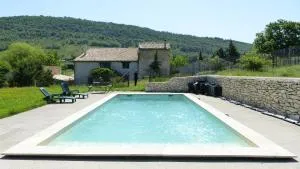 Chambre d'hôte dans ferme provençale - La Rochegiron