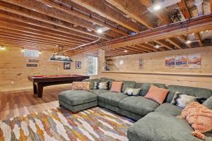 RiverNest - 1700 feet of Private Frontage on the Pemi River - 25 Acres, Sleeps 16, Close to Golf, Skiing, Hiking