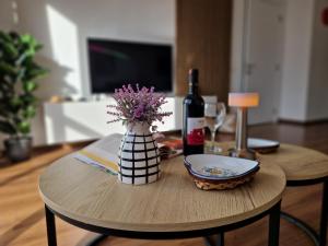 Red & White Palace Apartment