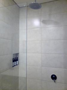 Modern Suite Jacuzzi Steps to Beach and Breathtaking Nature View in Bello Horizonte