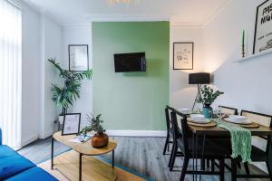 17 Anfield House sleeps 12 7min walk to stadium