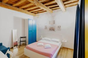 Florence Davids Guesthouse Steps from Accademia Gallery