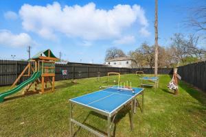 Modern 4BR 2BA Home with Hot Tub-Grill & Huge Yard